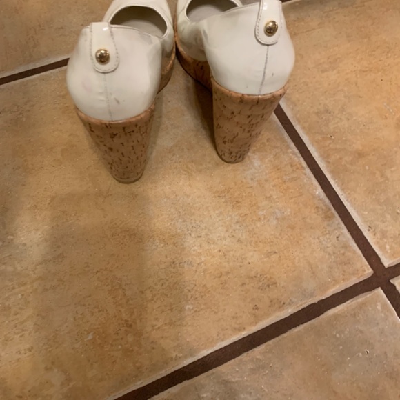 Stuart Weitzman Corkscrew White Patent - Picture 5 of 6